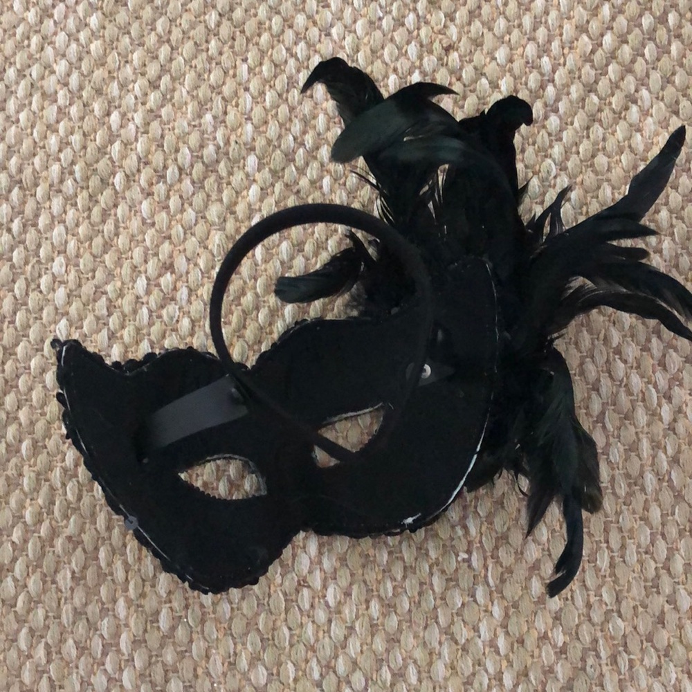 Masquerade Mask - Picture 2 of 3